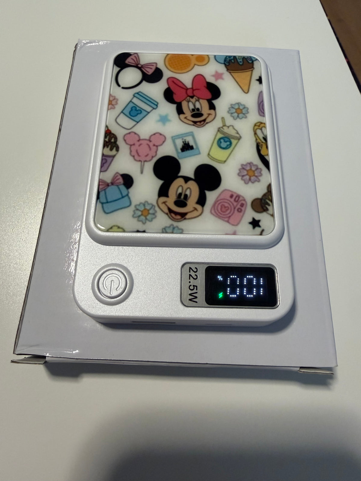 Power bank 🎀 M&M Magnetic Power Bank – 22.5W Fast Charging