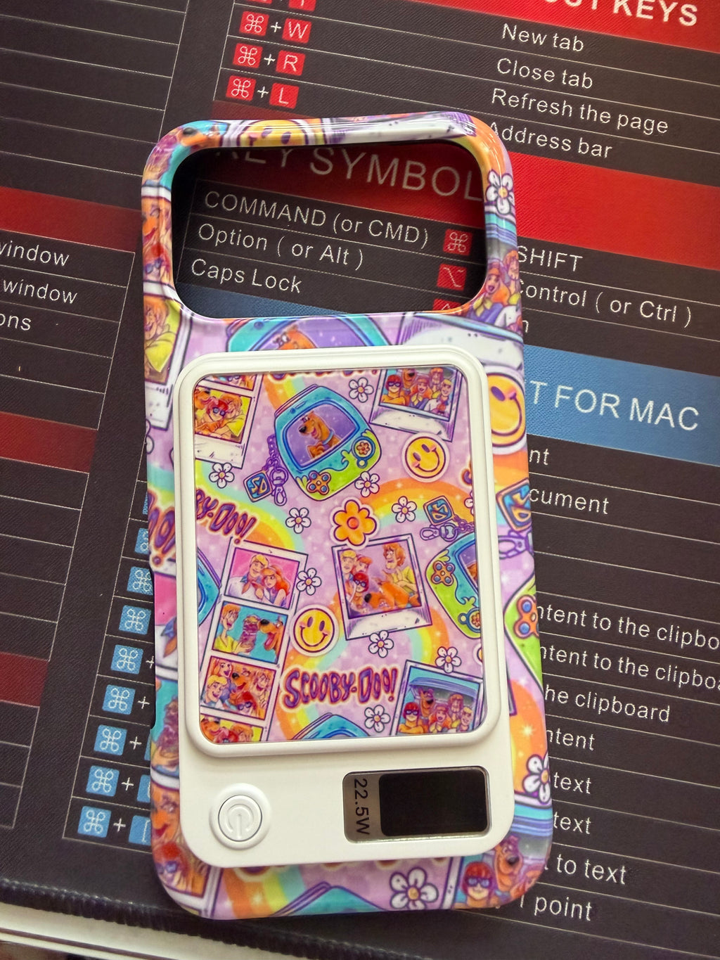 MagSafe power bank 🐾 Retro Mystery Gang