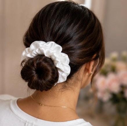 Satin Scrunchies – Gentle Hair Tie, Elegant Style, Soft Finish