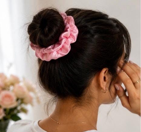 Satin Scrunchies – Gentle Hair Tie, Elegant Style, Soft Finish